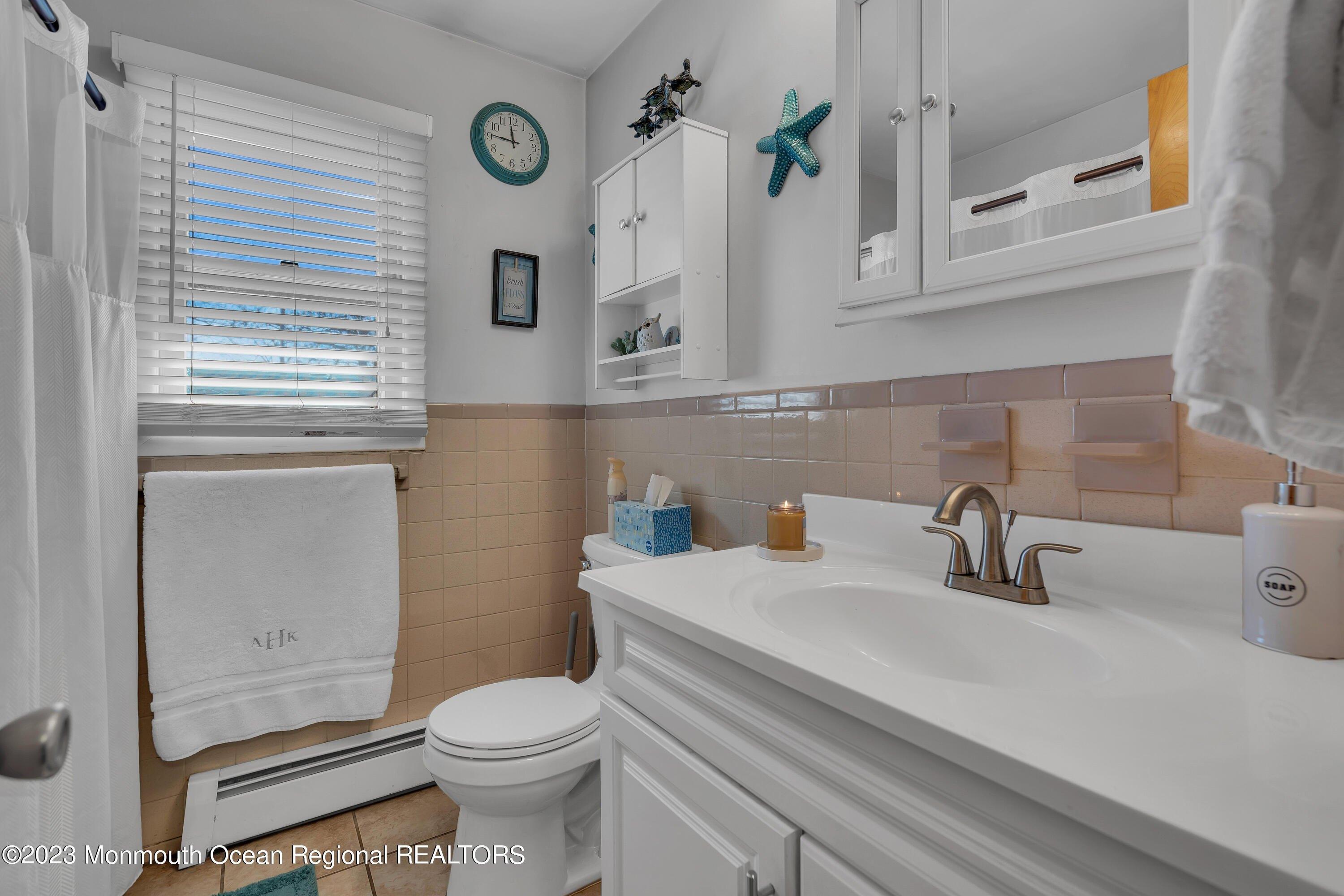Walnut Dr, Lanoka Harbor, NJ 08734
