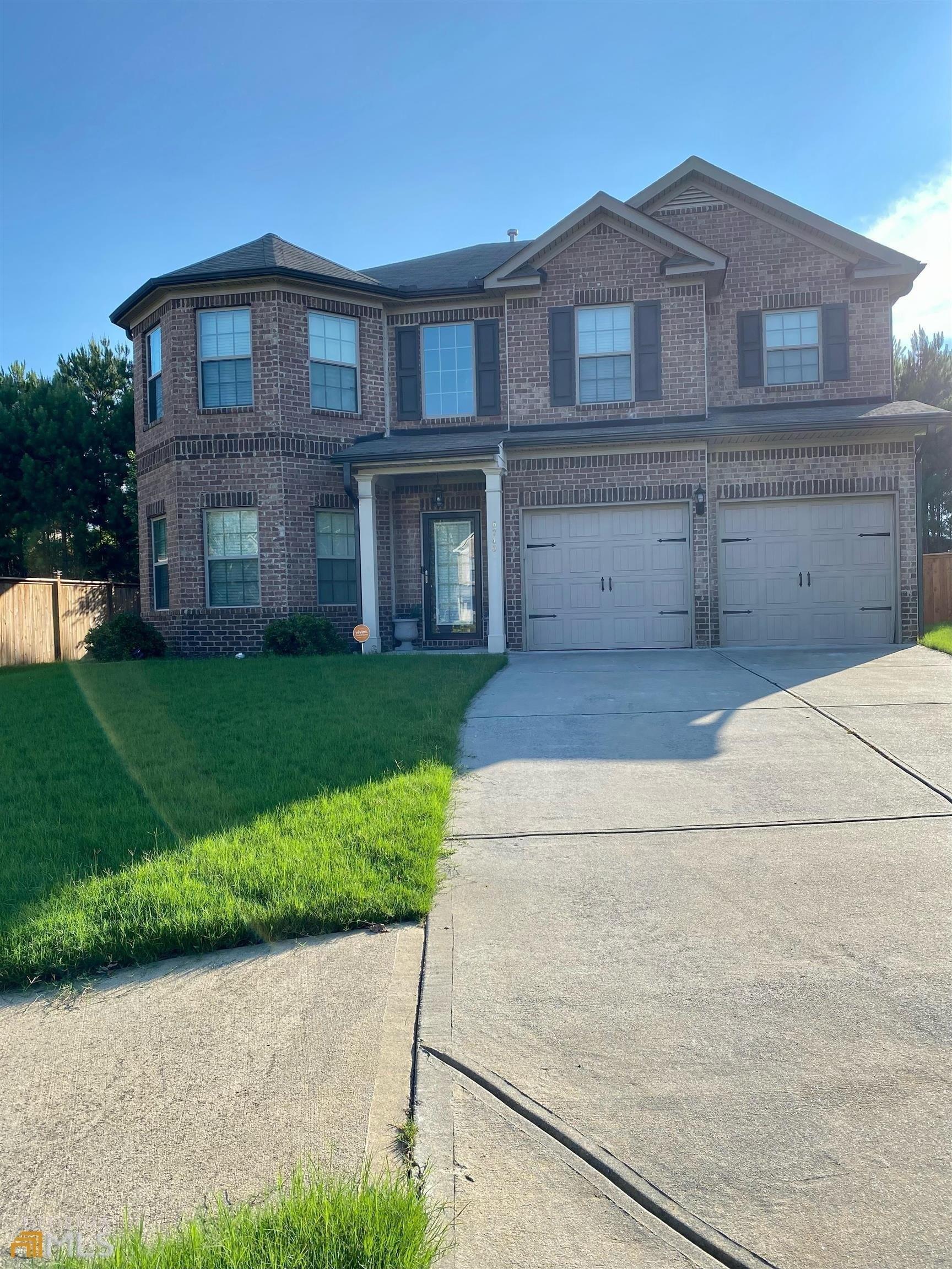 S Oak Hill Pl, Union City, GA 30291