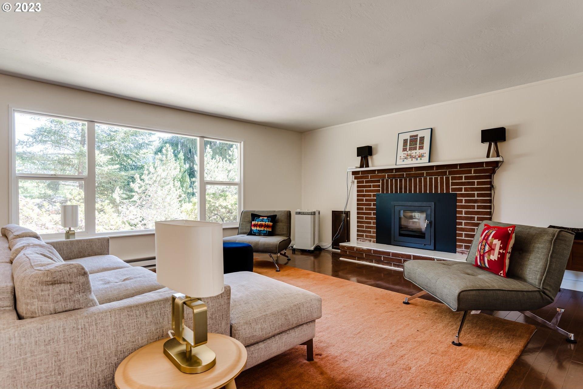 W Hillside Dr, Eugene, OR 97405