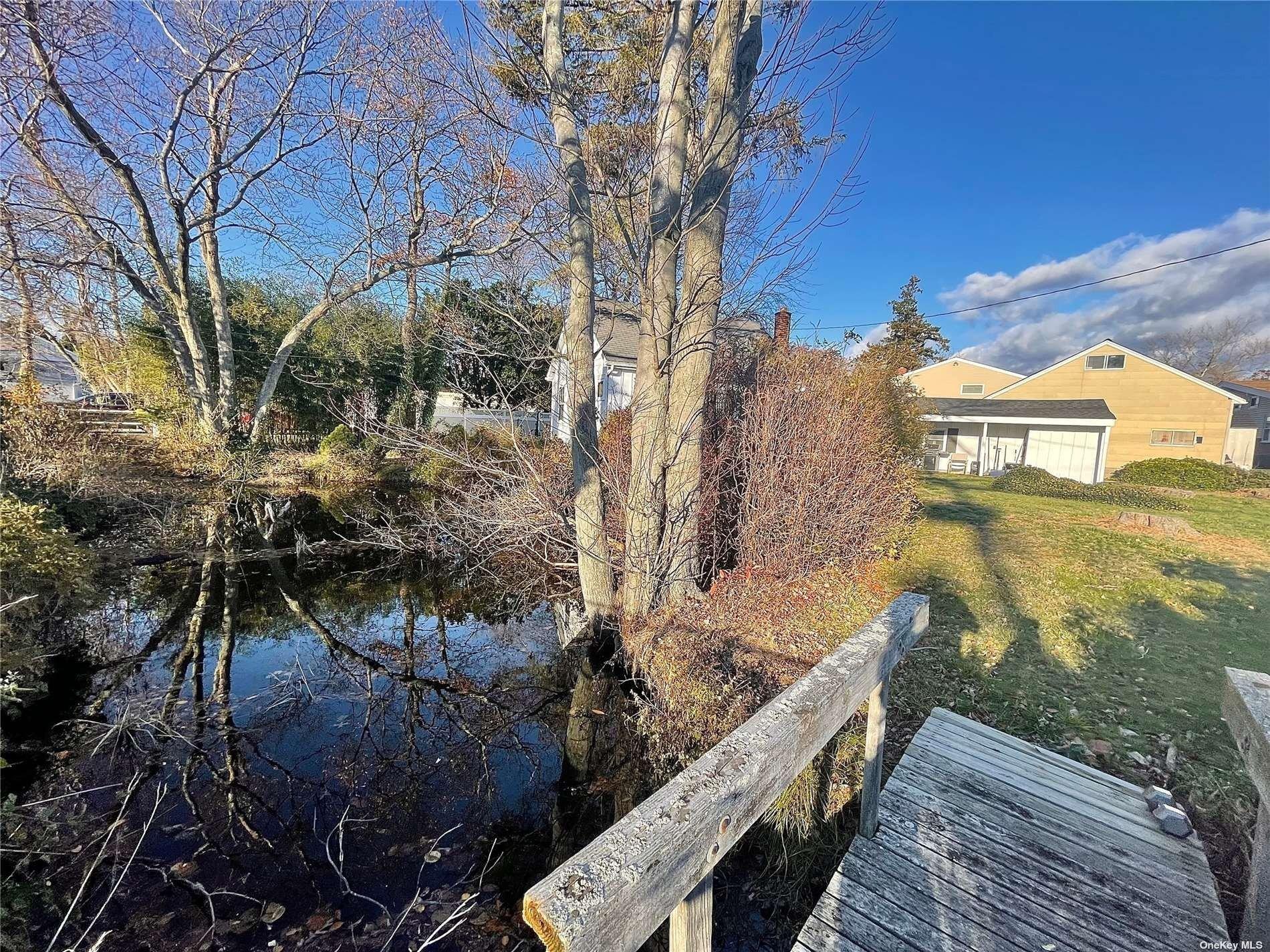 E John St, Lindenhurst, NY 11757