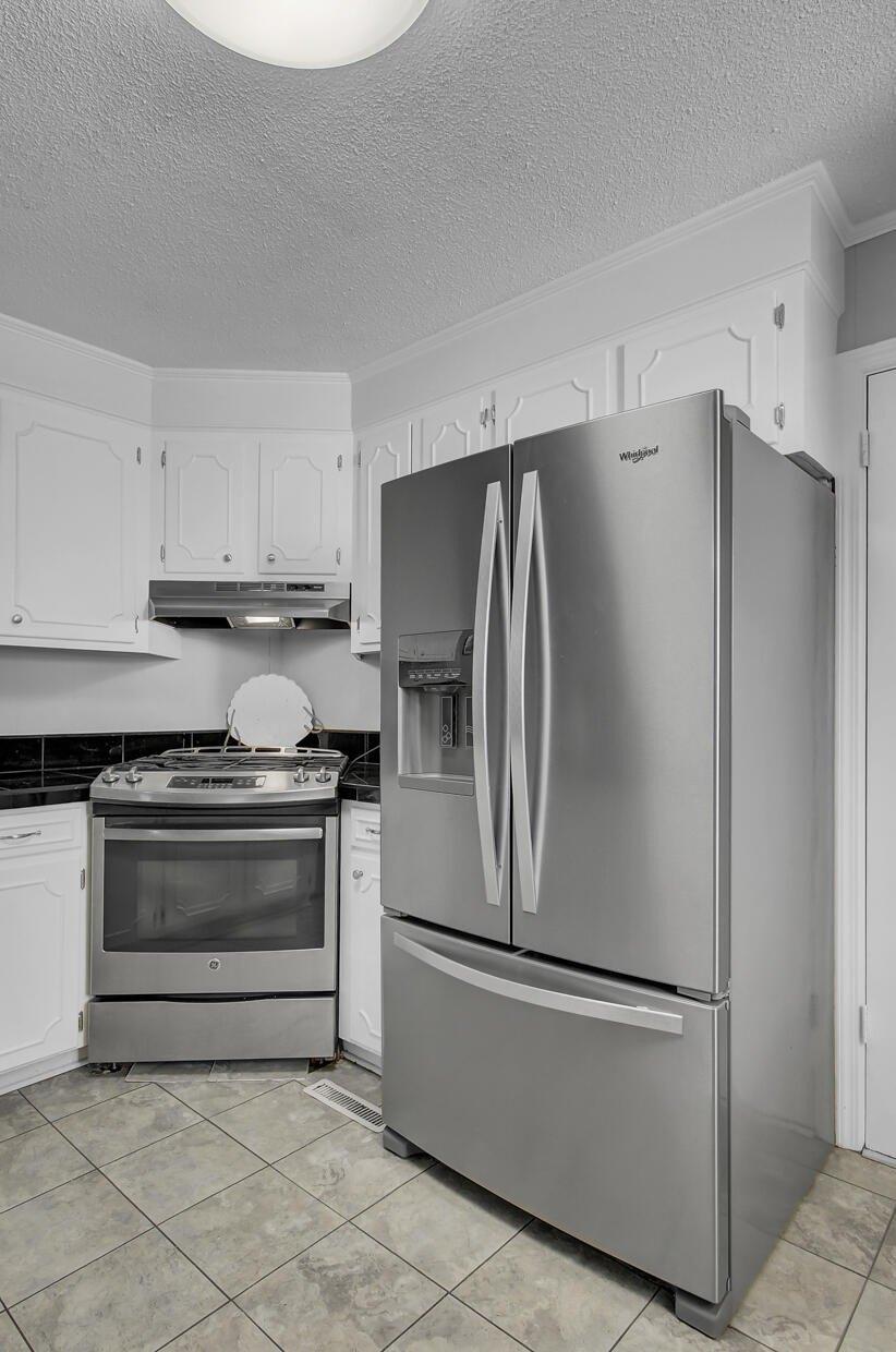 Silver Leaf Cir, Charleston, SC 29412
