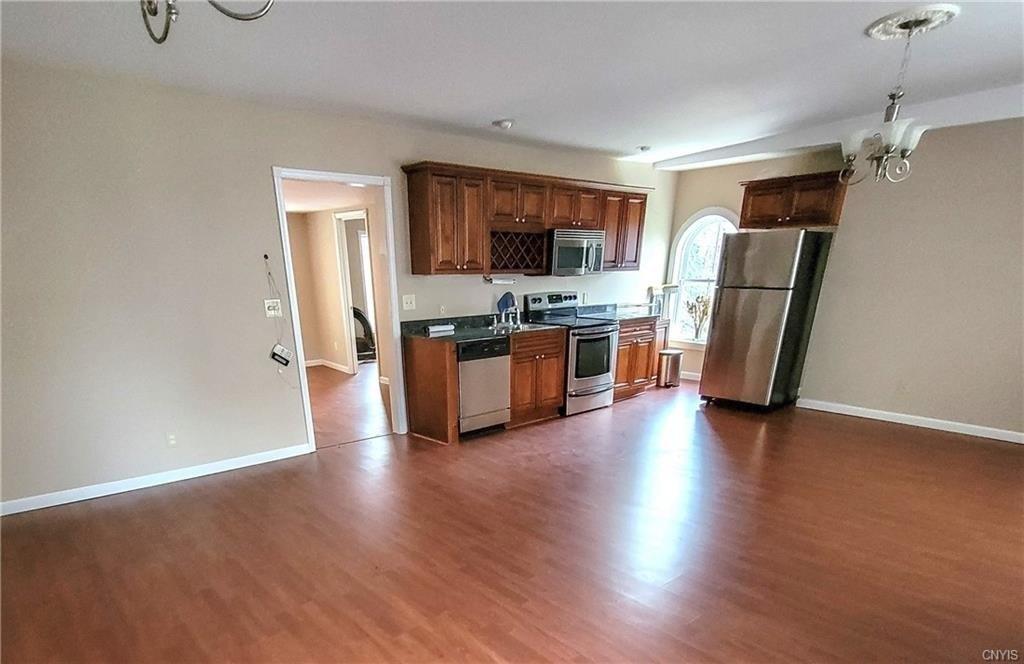 Grover St, Auburn, NY 13021