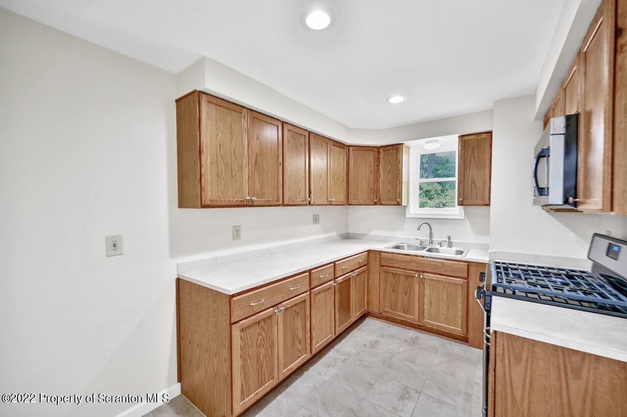 1st St, Eynon, PA 18403