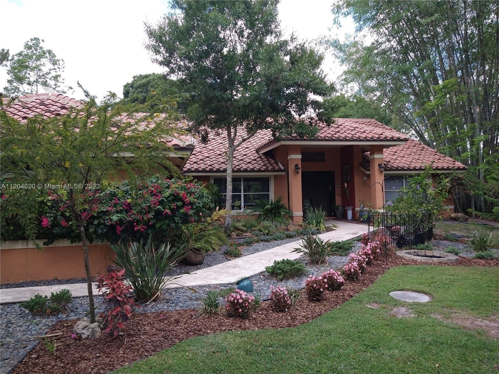 Westwood Cir E, Royal Palm Beach, FL 33411