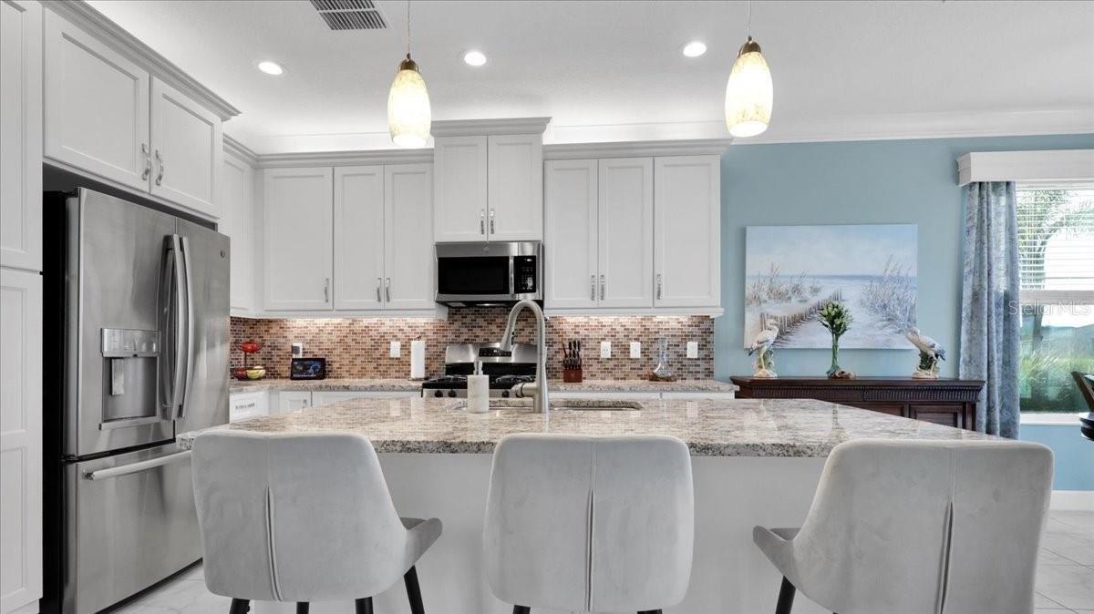 Santa Pola Dr, Wimauma, FL 33598