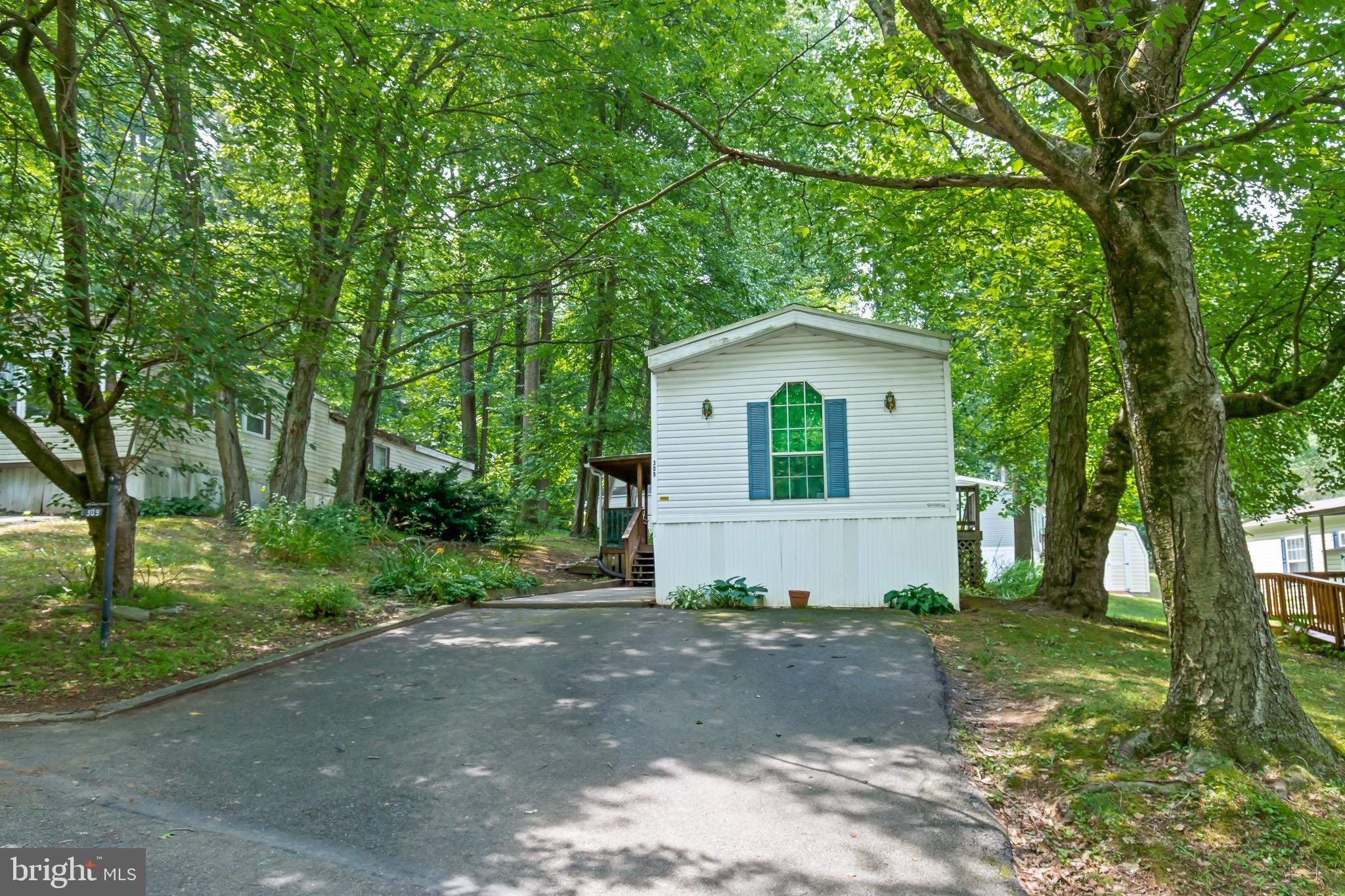 Poplar Ln, New Providence, PA 17560