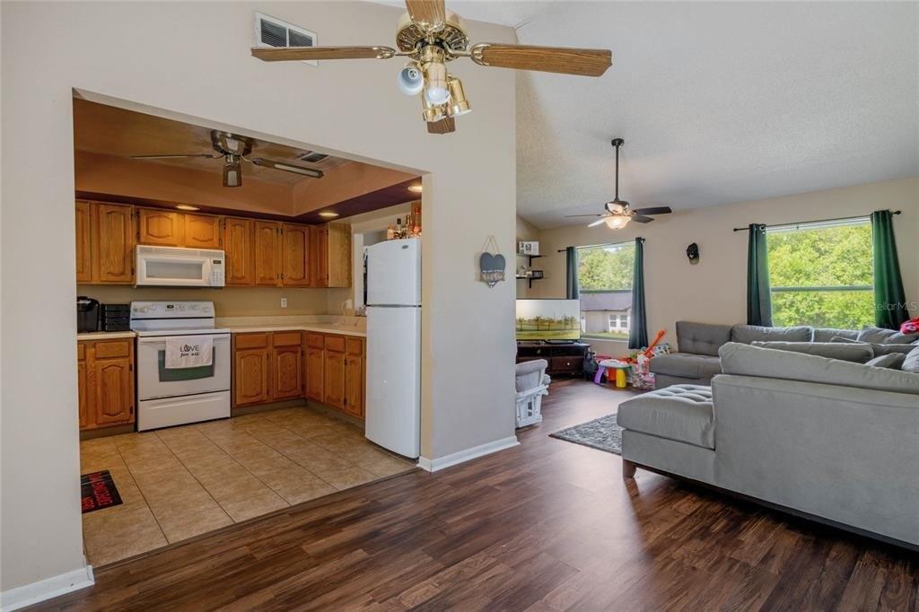 Park Ave, Orange City, FL 32763