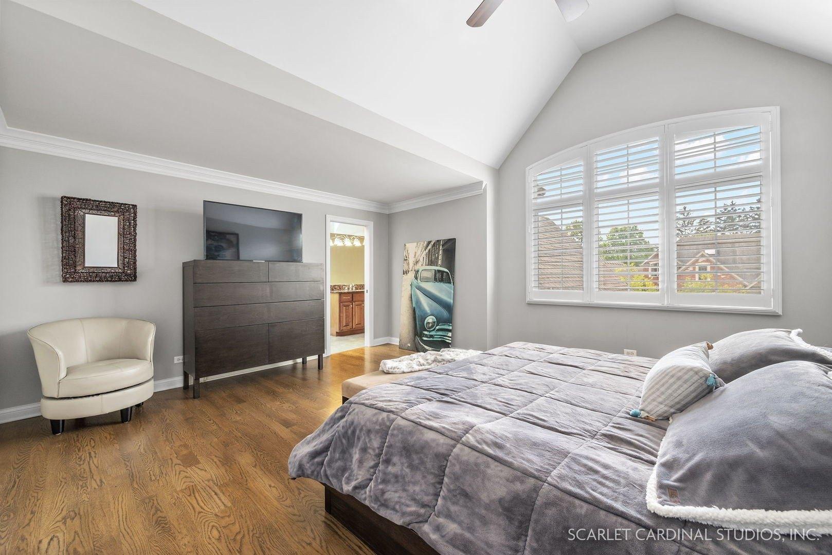 Durand Dr, Downers Grove, IL 60516
