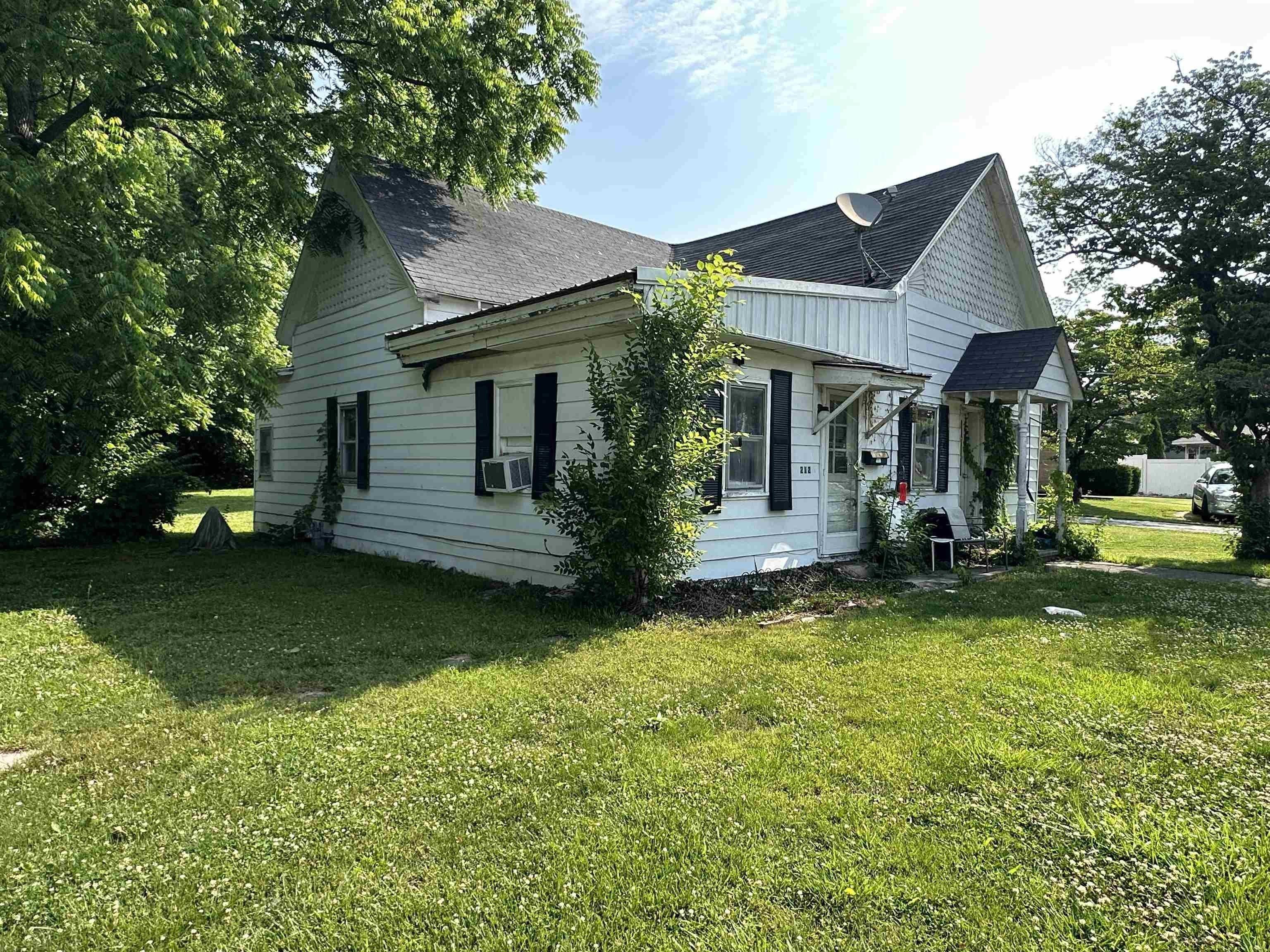 W Water St, Paoli, IN 47454