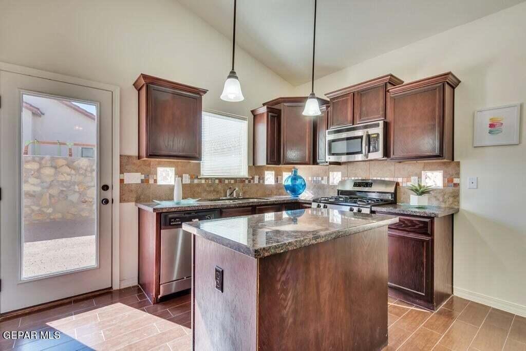 Tony Harper St, El Paso, TX 79938