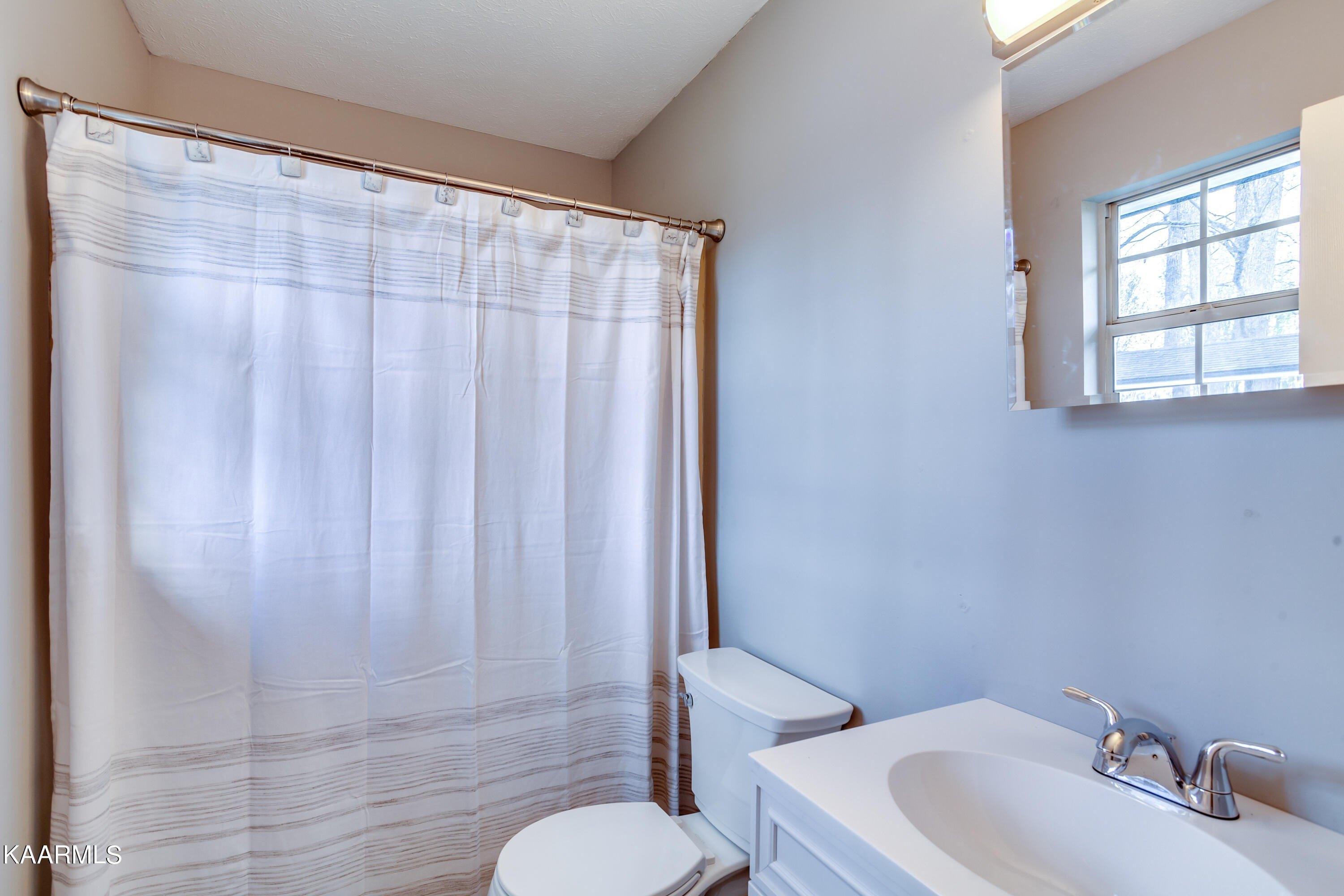 Ike Ln, Knoxville, TN 37918