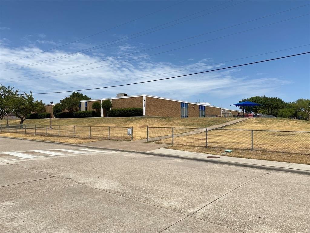 Hornbeam Dr, Dallas, TX 75243