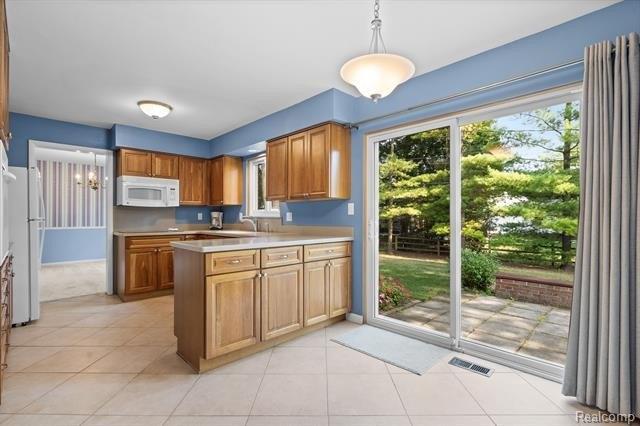 Valley Side Dr, Farmington Hills, MI 48334