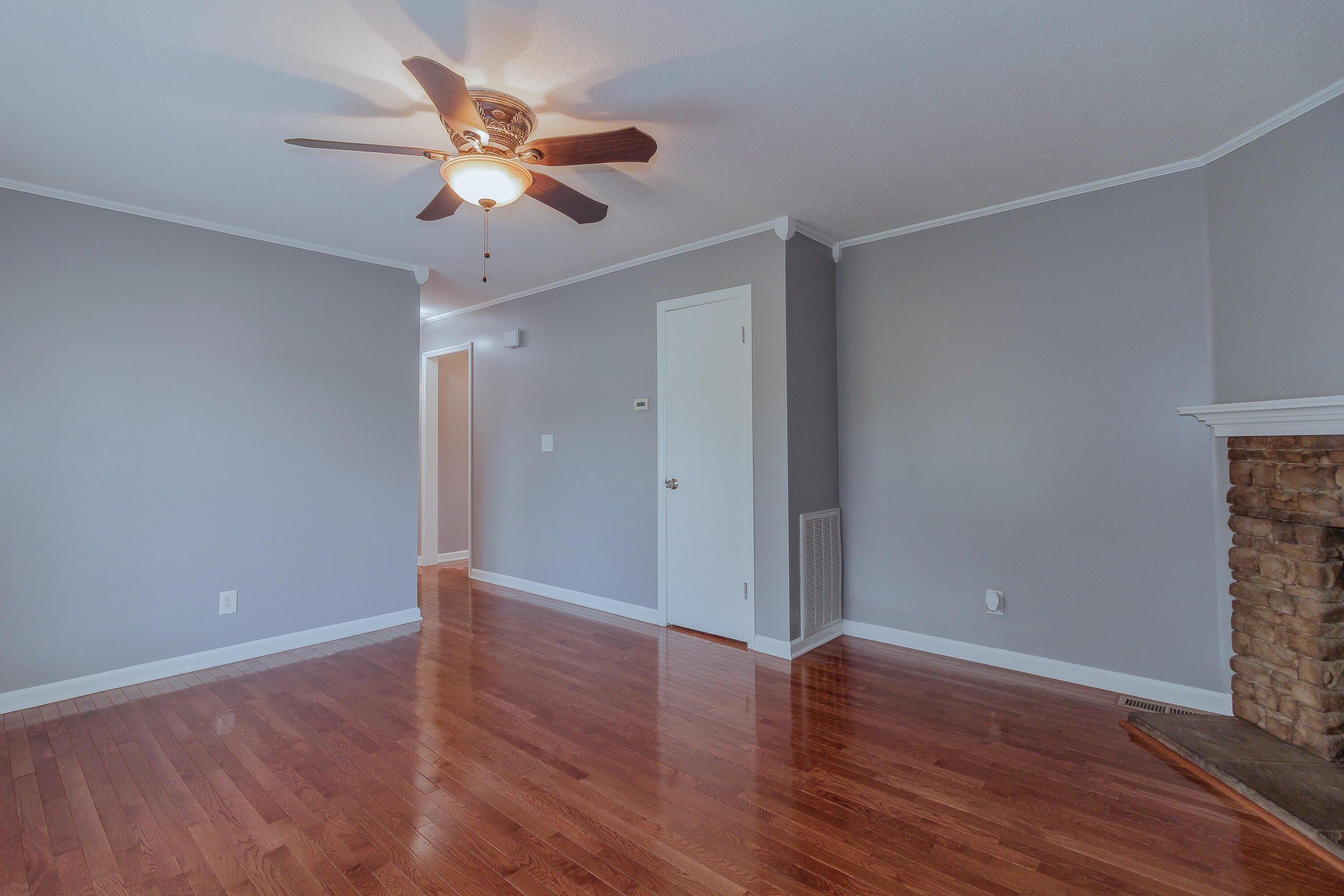 Langley Dr, La Fayette, GA 30728