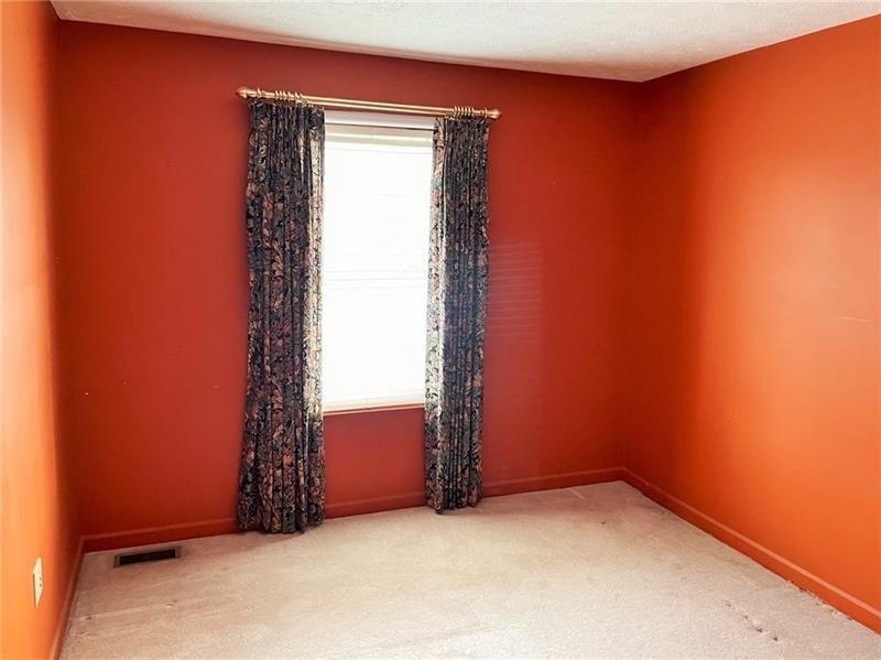 Chelsea Dr, Imperial, PA 15126