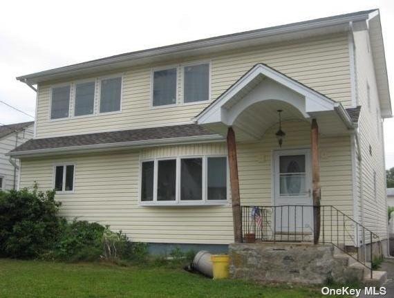 Kuhl Ave, Hicksville, NY 11801