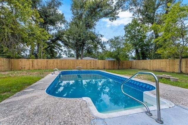 10th St, Lake Charles, LA 70601