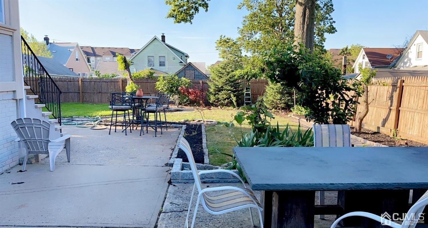 Jeanette St, Carteret, NJ 07008