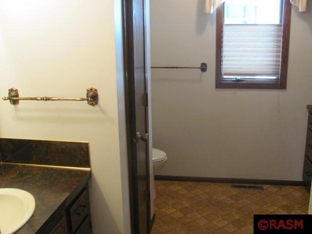 Nottingham Ct, North Mankato, MN 56003