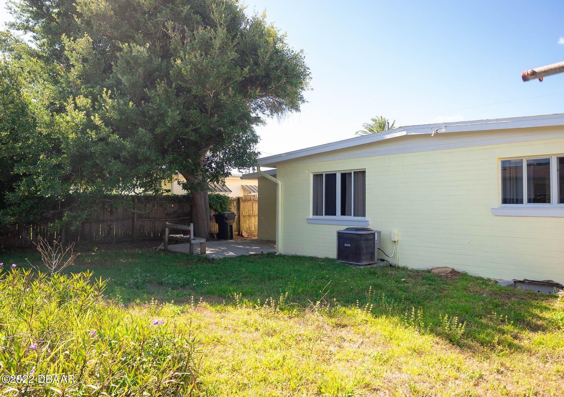 Manhattan Ave, Daytona Beach, FL 32118