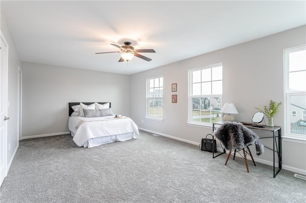 Harlowe Ln, Farmington, NY 14425