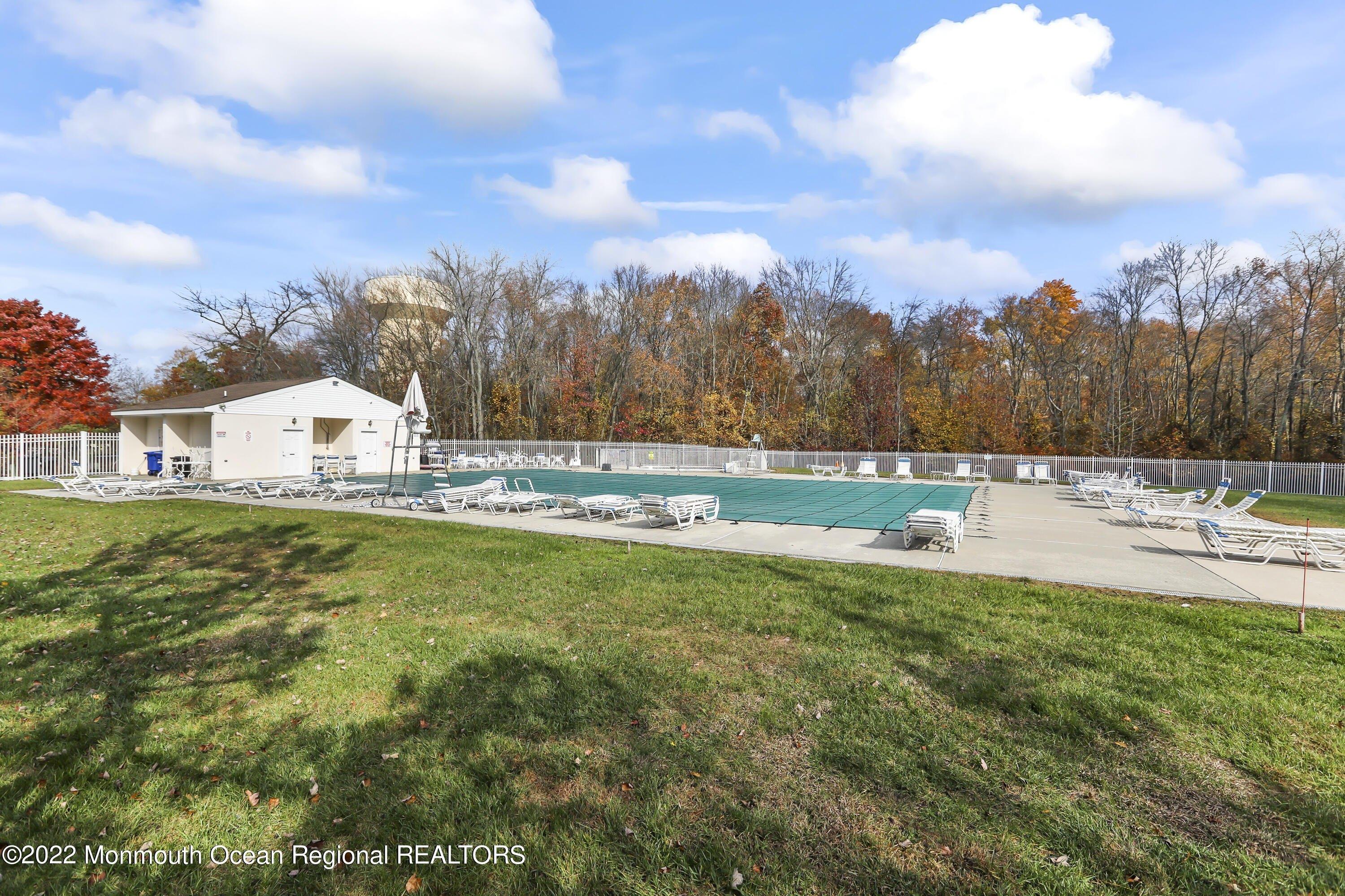 Woodlake Dr, Marlton, NJ 08053