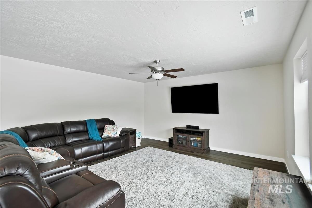 Sw Crimson St, Mountain Home, ID 83647