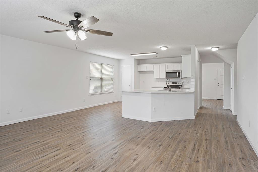 Flagstaff Dr, Desoto, TX 75115