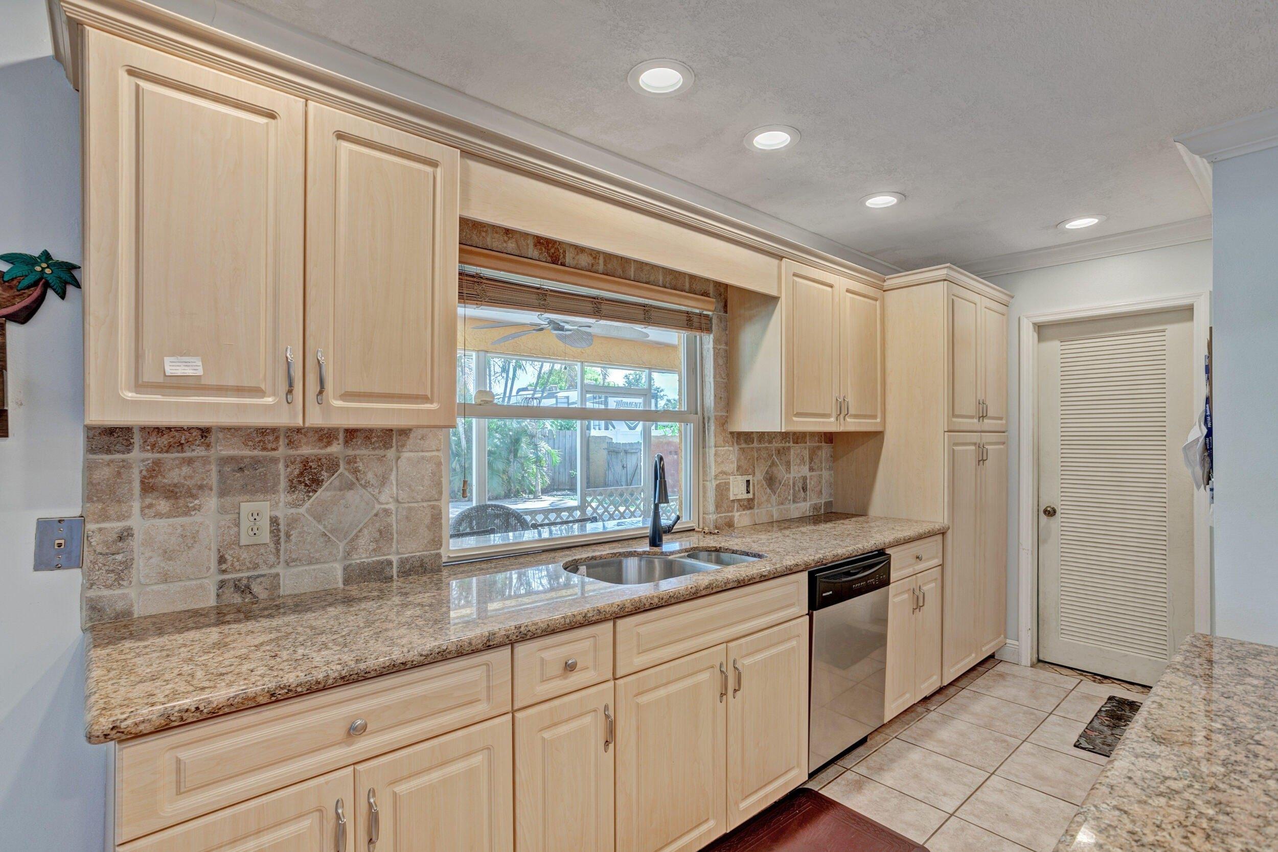 Gardenia Dr, Palm Beach Gardens, FL 33410