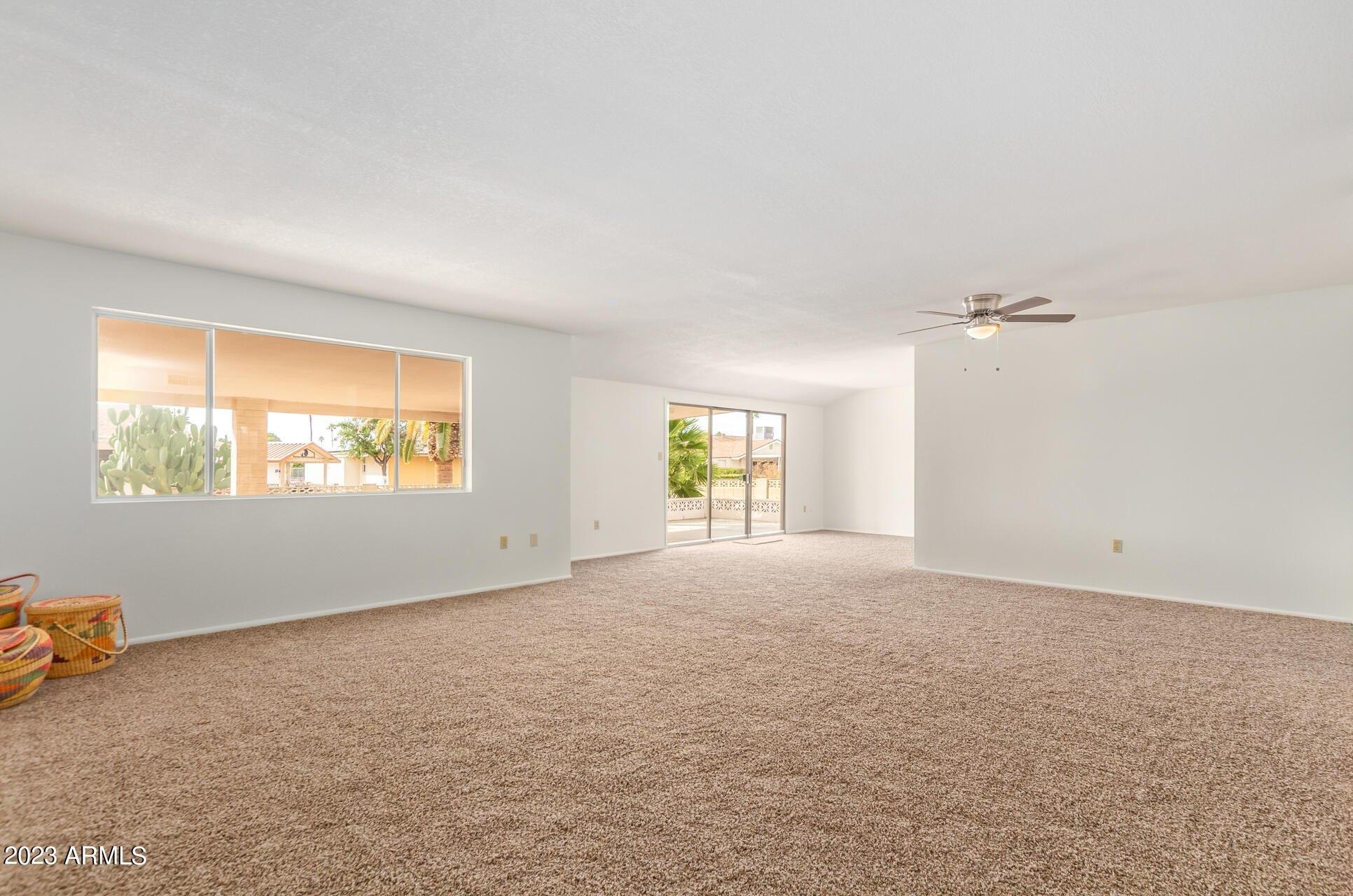W Roundelay Cir, Sun City, AZ 85351