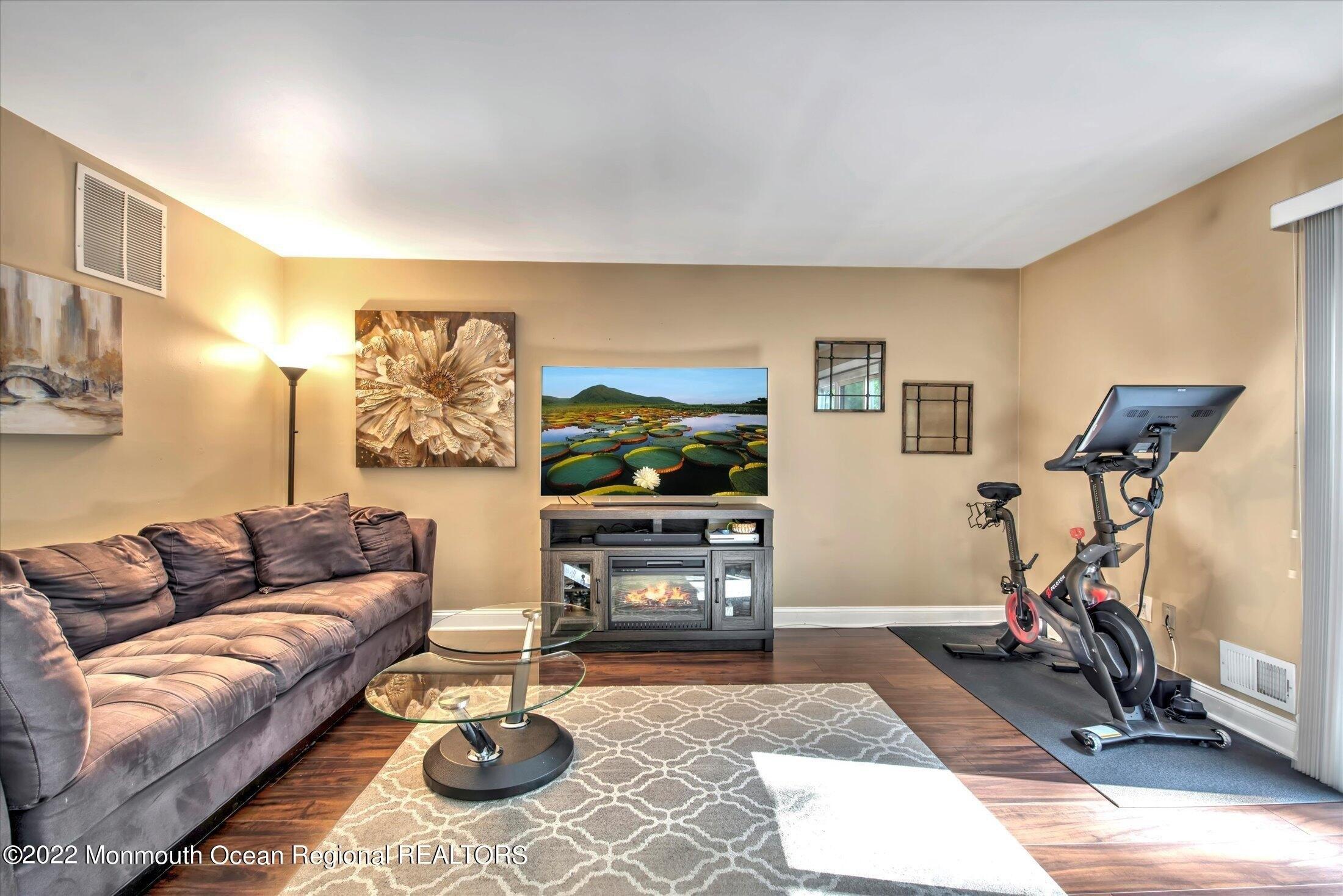 Tynemouth Ct, Robbinsville, NJ 08691
