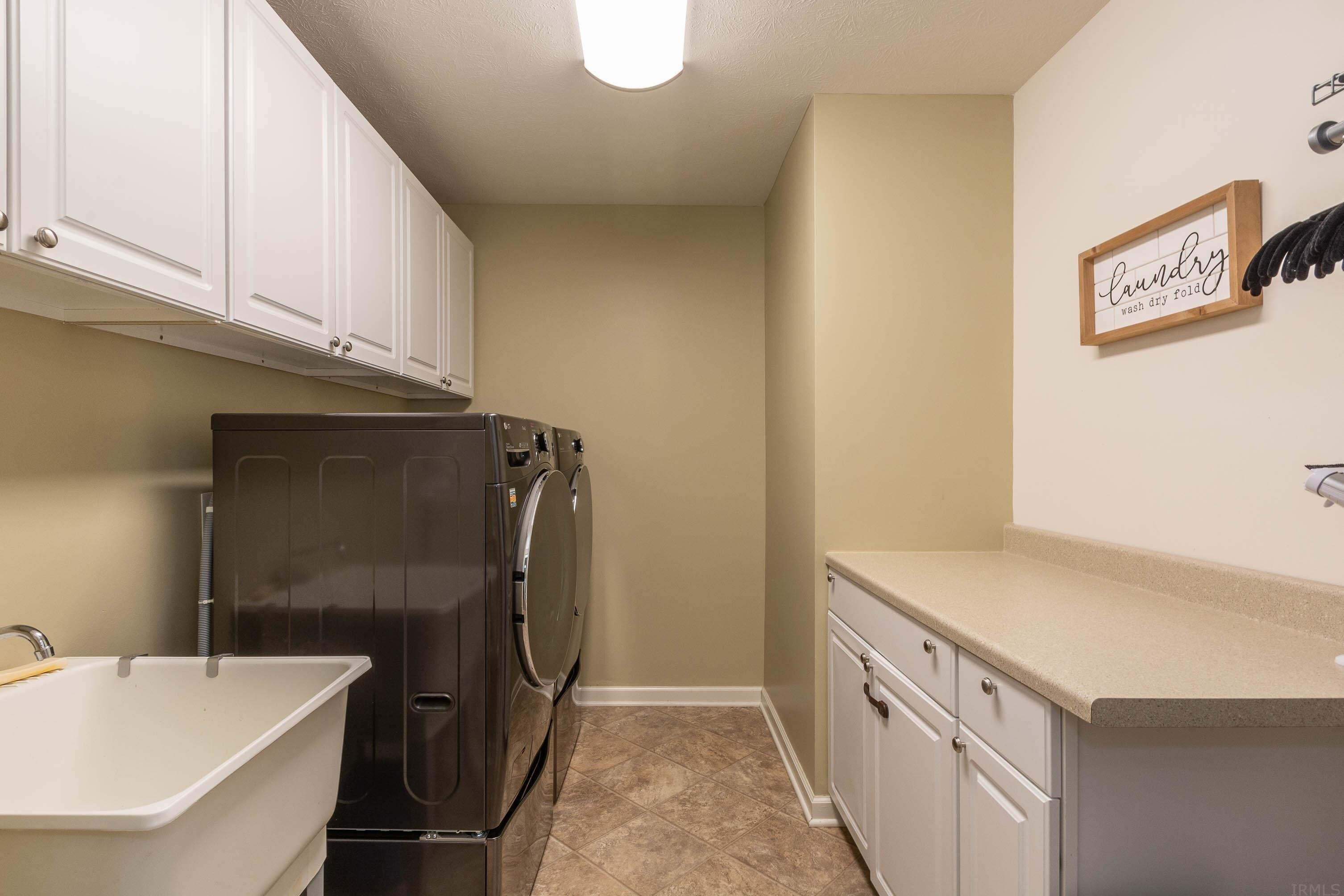 W Hoge Dr, Bloomington, IN 47403