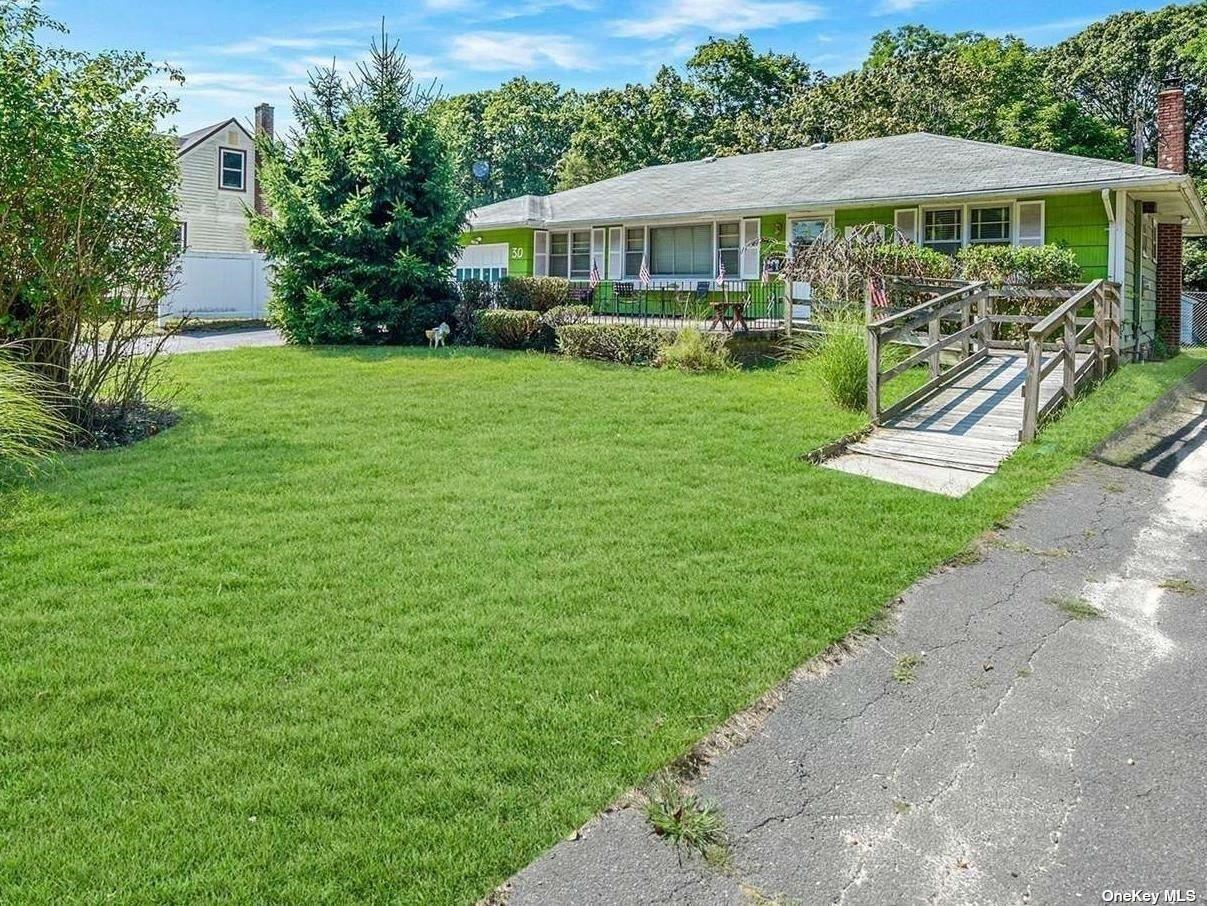 Oakcrest Ave, Middle Island, NY 11953