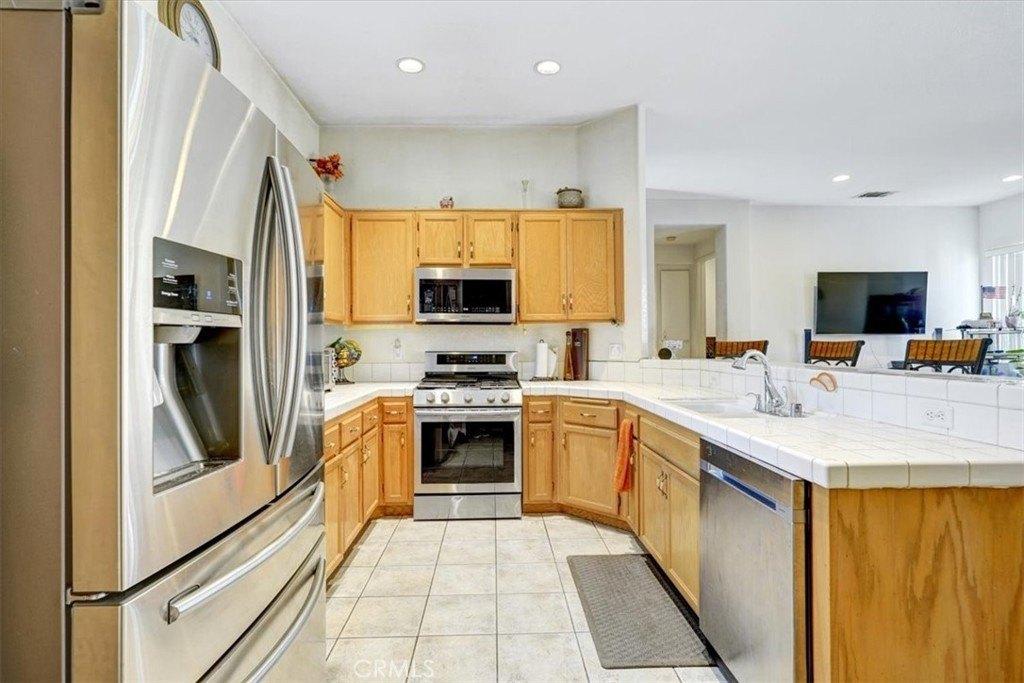 W Schallert St, Rialto, CA 92376