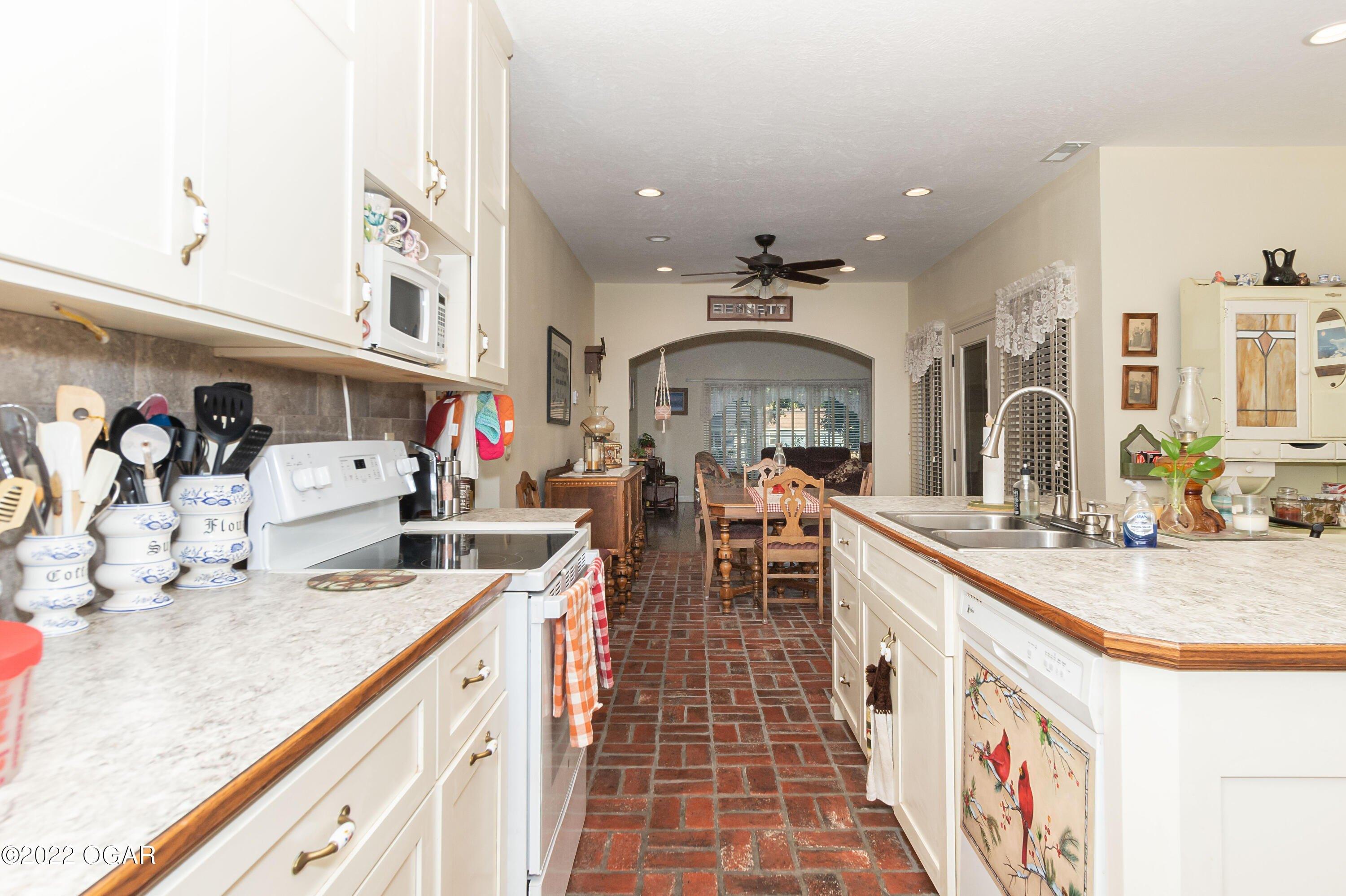 N Elm St, Pierce City, MO 65723