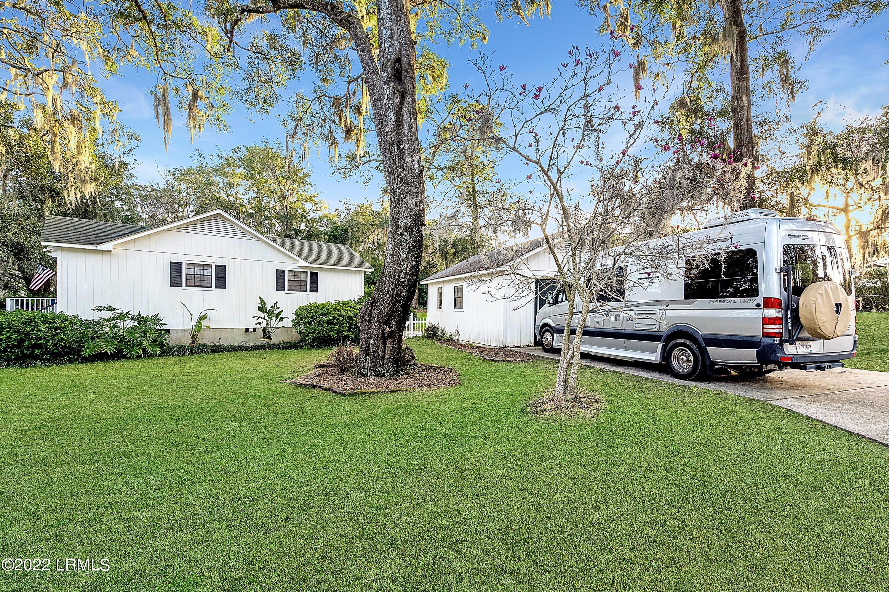 Pigeon Point Rd, Beaufort, SC 29902