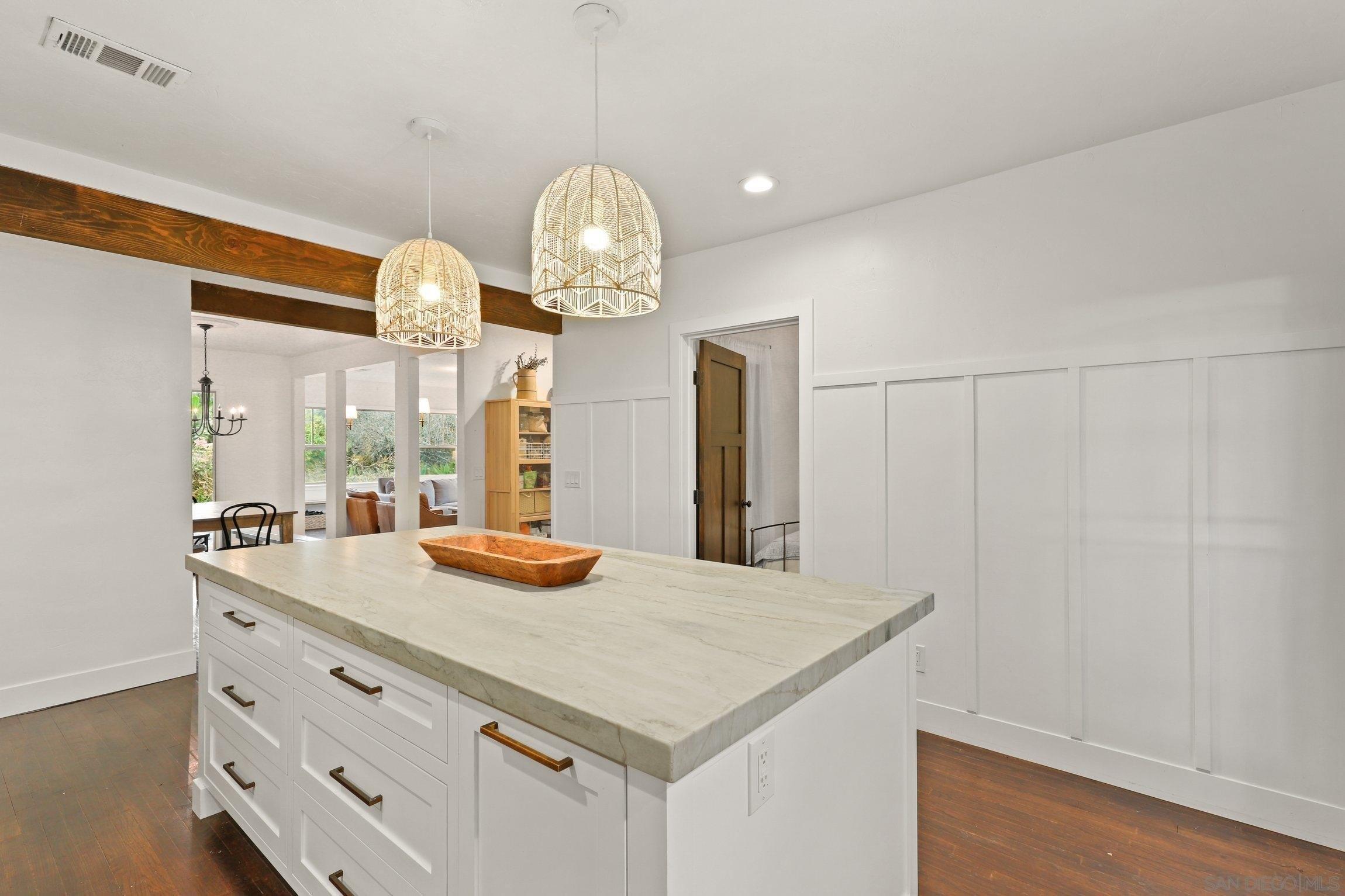 Foothill Dr, Vista, CA 92084