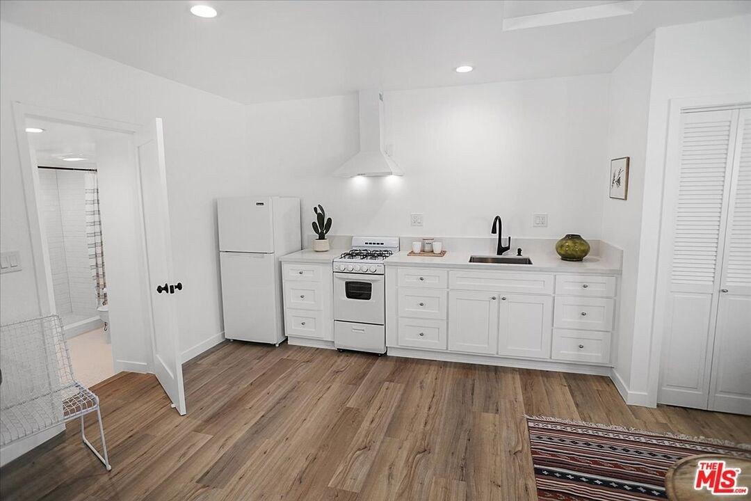 Gateway Ave, Los Angeles, CA 90029