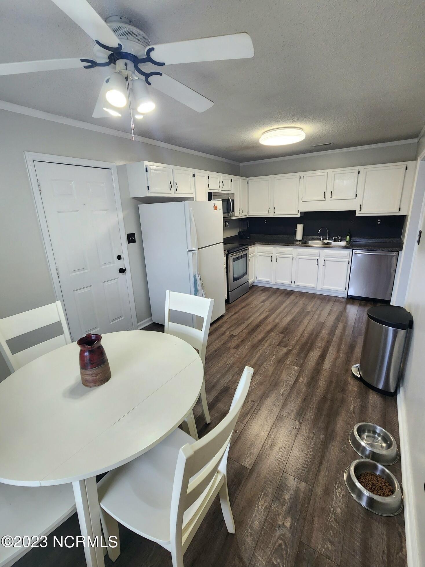 Riggs Rd, Hubert, NC 28539