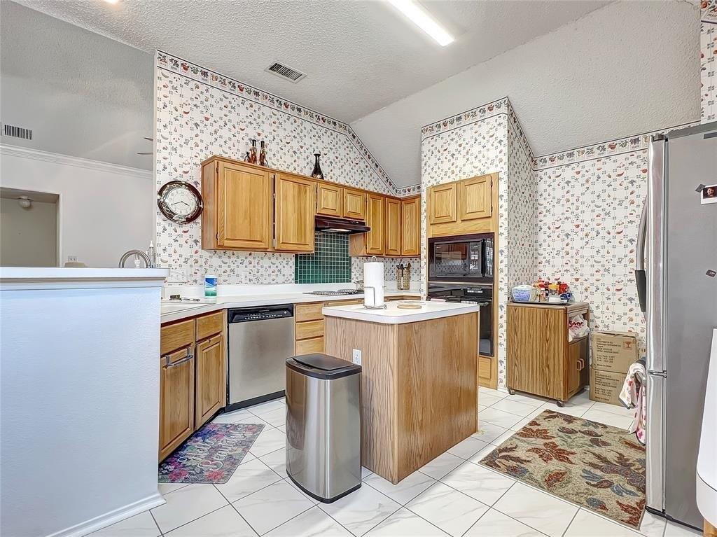 Fallen Wood Dr, Mesquite, TX 75181