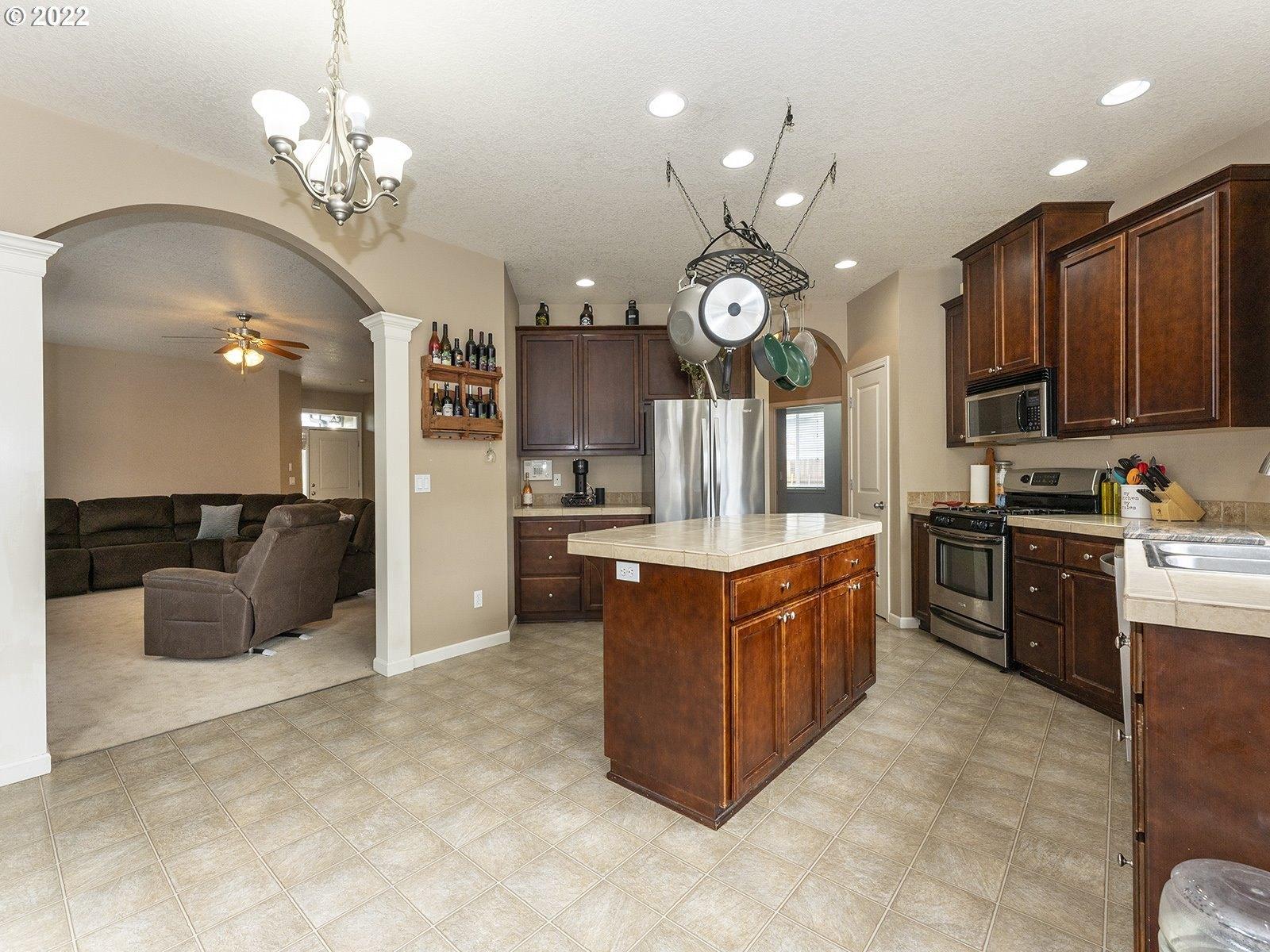 Kurth Ave, Hubbard, OR 97032