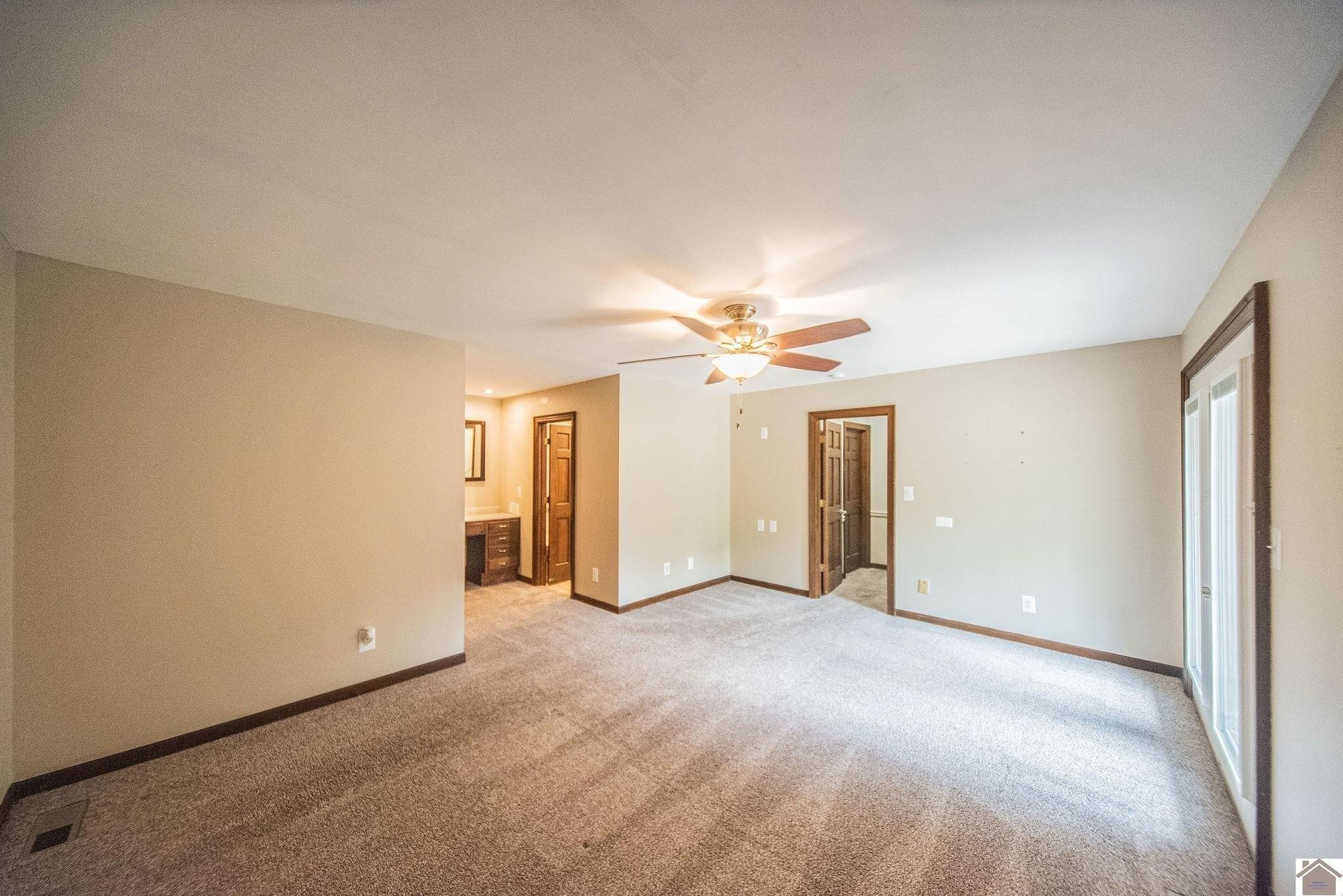 Oakcrest Dr, Paducah, KY 42001