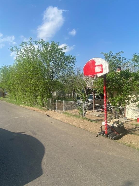 Mentor Ave, Dallas, TX 75216