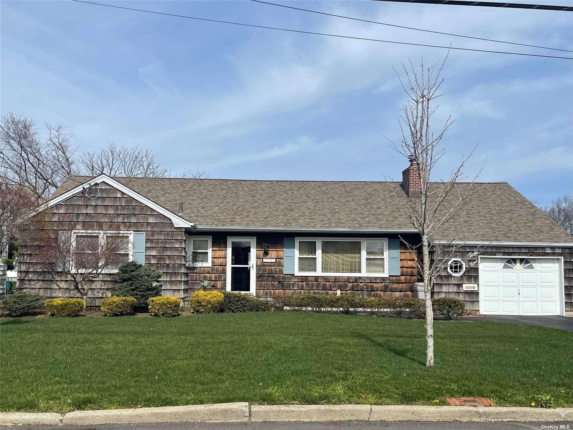 Stuart Ave, Amityville, NY 11701