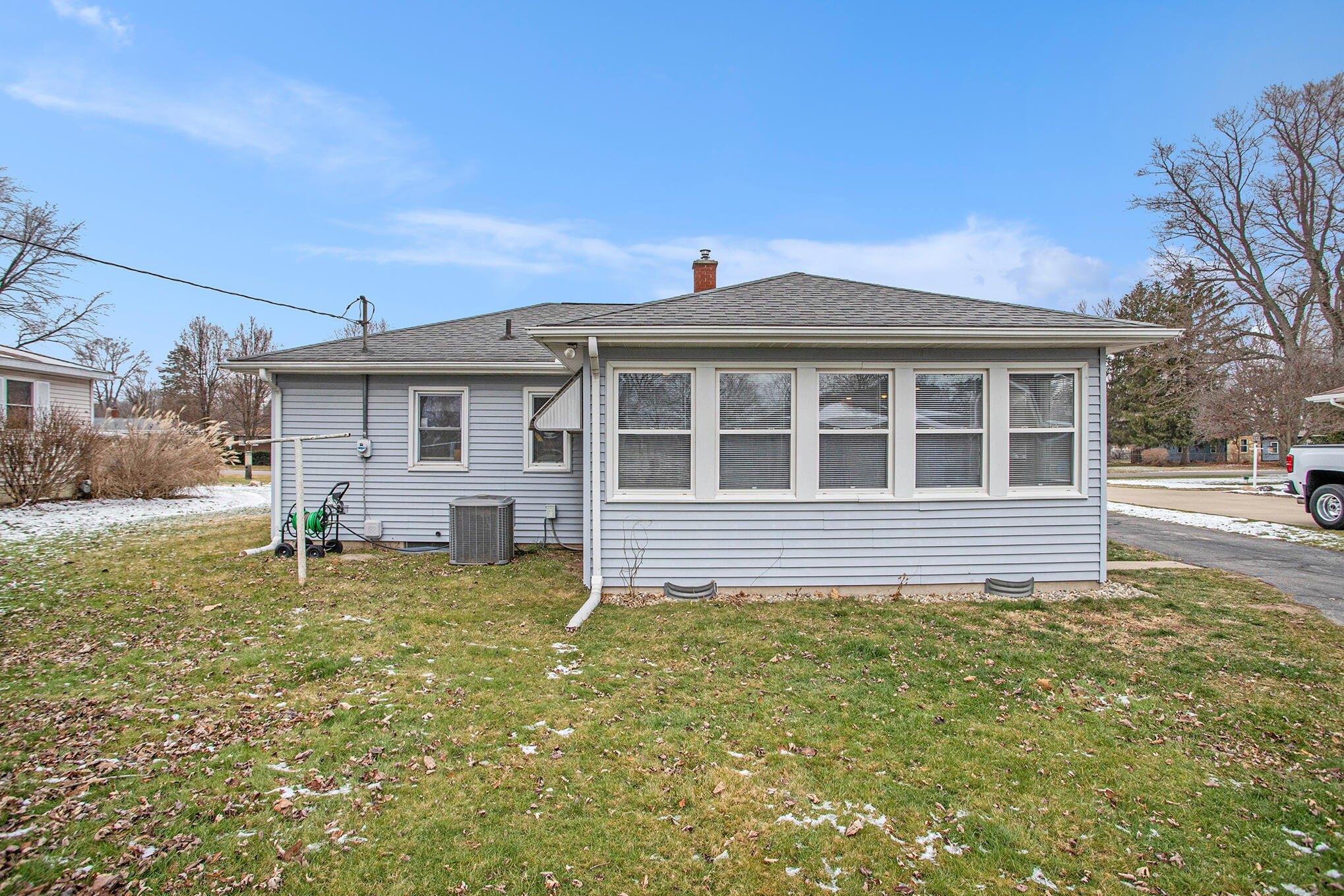 Lake Shore Dr, Niles, MI 49120