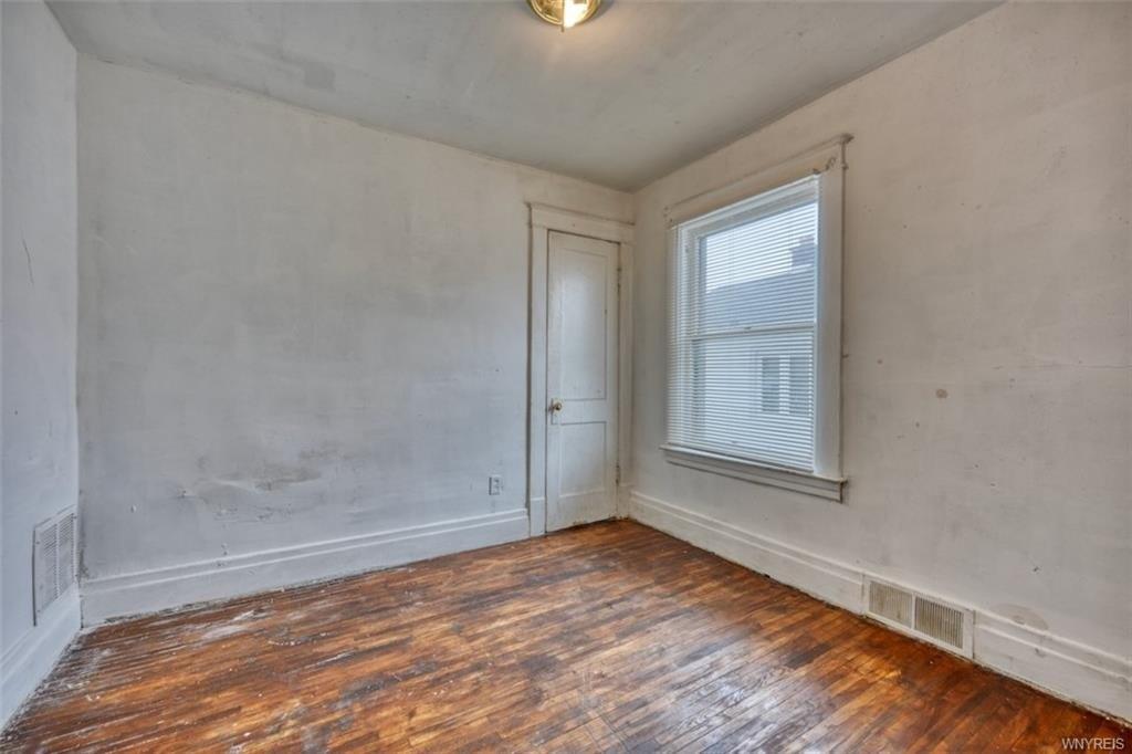 La Salle Ave, Niagara Falls, NY 14301