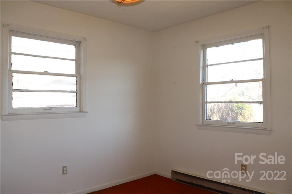 Queens St, Lenoir, NC 28645