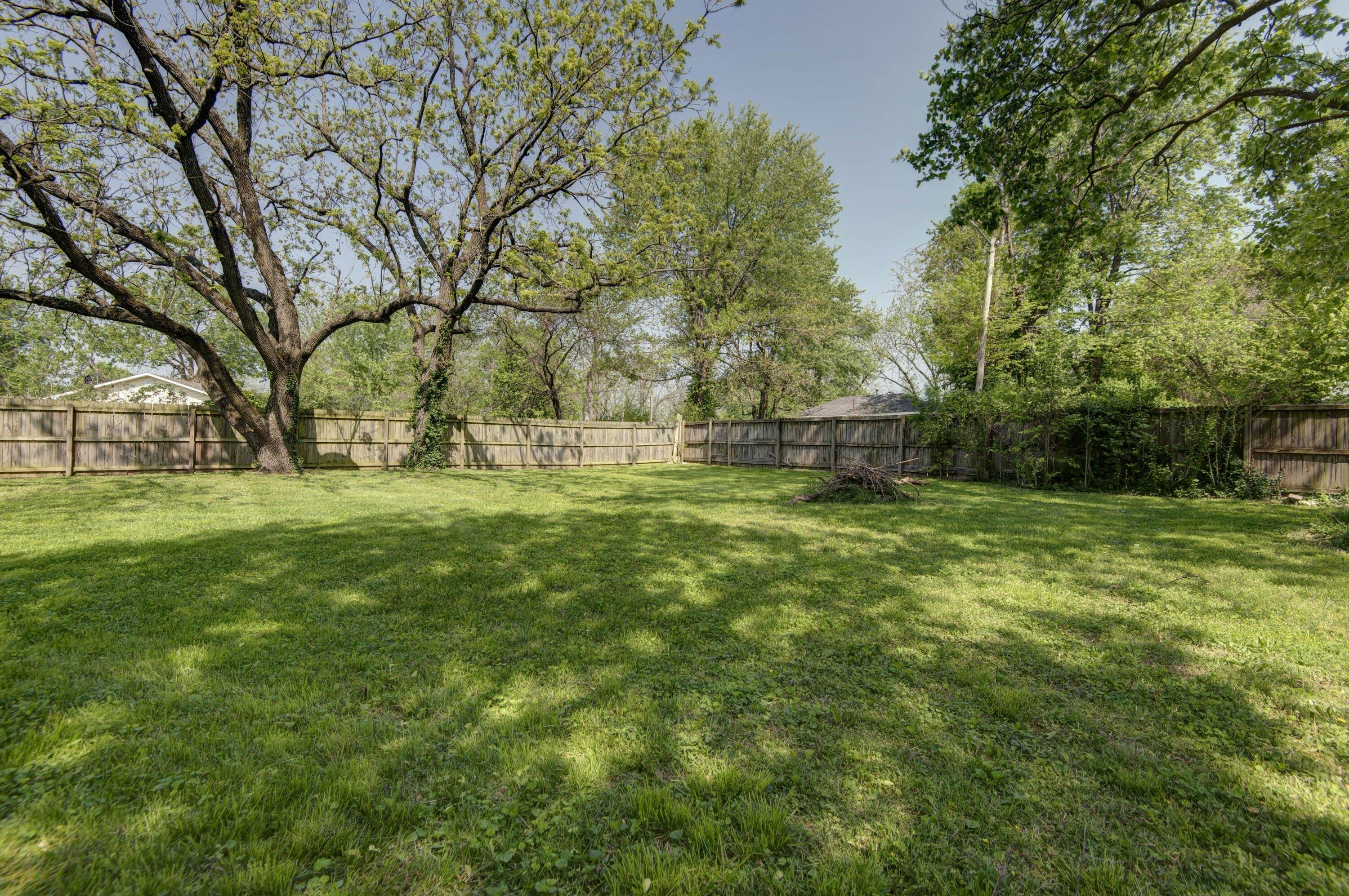 N Fulbright Ave, Springfield, MO 65802