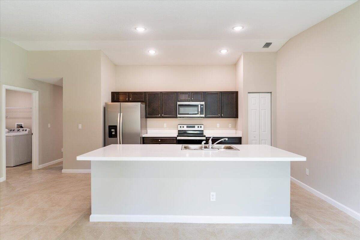 Se Streamlet Ave, Port St Lucie, FL 34983