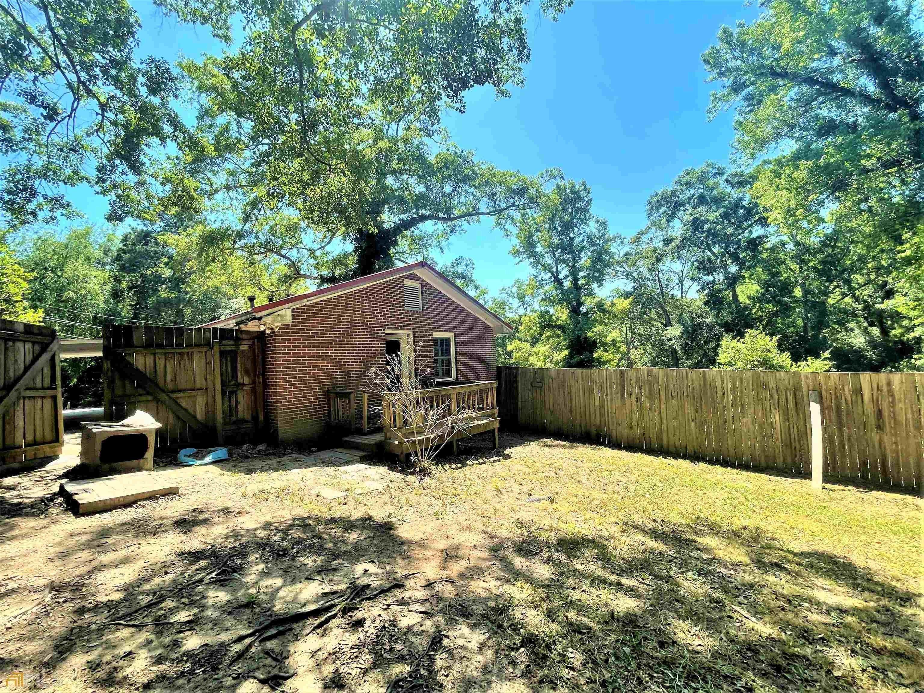 Oak St, Elberton, GA 30635